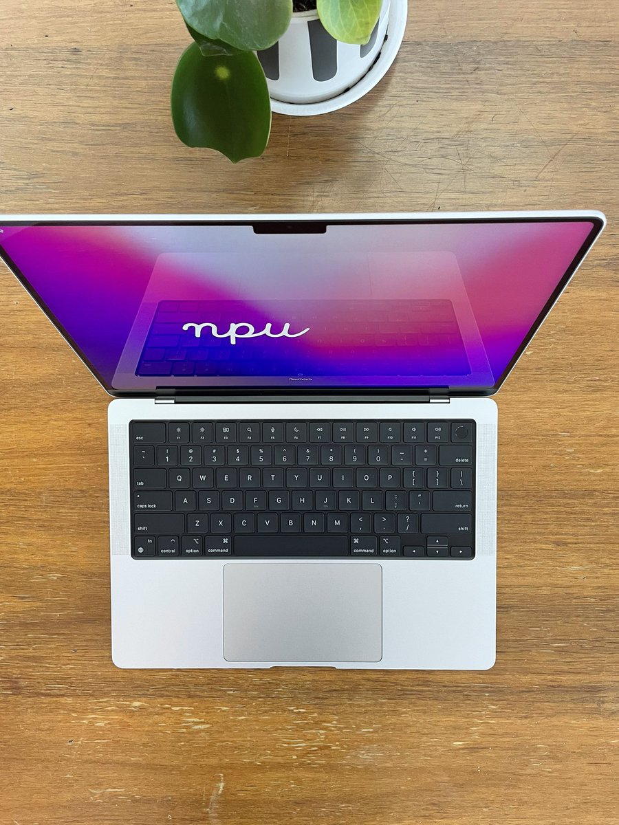 aaronmeredith's tweet photo. Welcome to family #macbookpro #apple @Apple https://t.co/2onQ1Is7xC