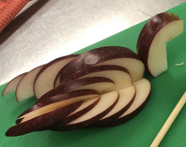 prostartteacher's tweet photo. @HungryHarvest todays fun with apples https://t.co/R2hFRhoTfa