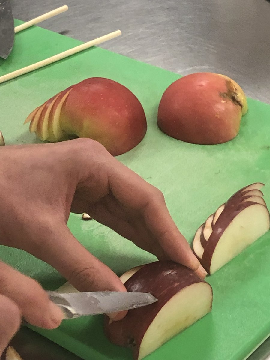 prostartteacher's tweet photo. @HungryHarvest todays fun with apples https://t.co/R2hFRhoTfa