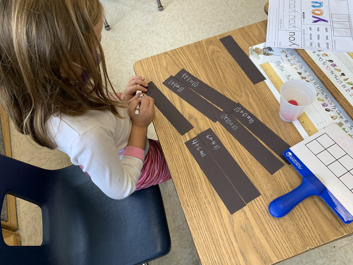 DLevitt11's tweet photo. Ways to make 10 reinforced in a fun way! The children used ten frames and counters, as well as classroom charts,  to find the different ways to Make 10. Then they listed 8 different ways on the legs of these fun spiders! @24Kath @CZawatson #proudtobeLB https://t.co/9YkZwypbIv