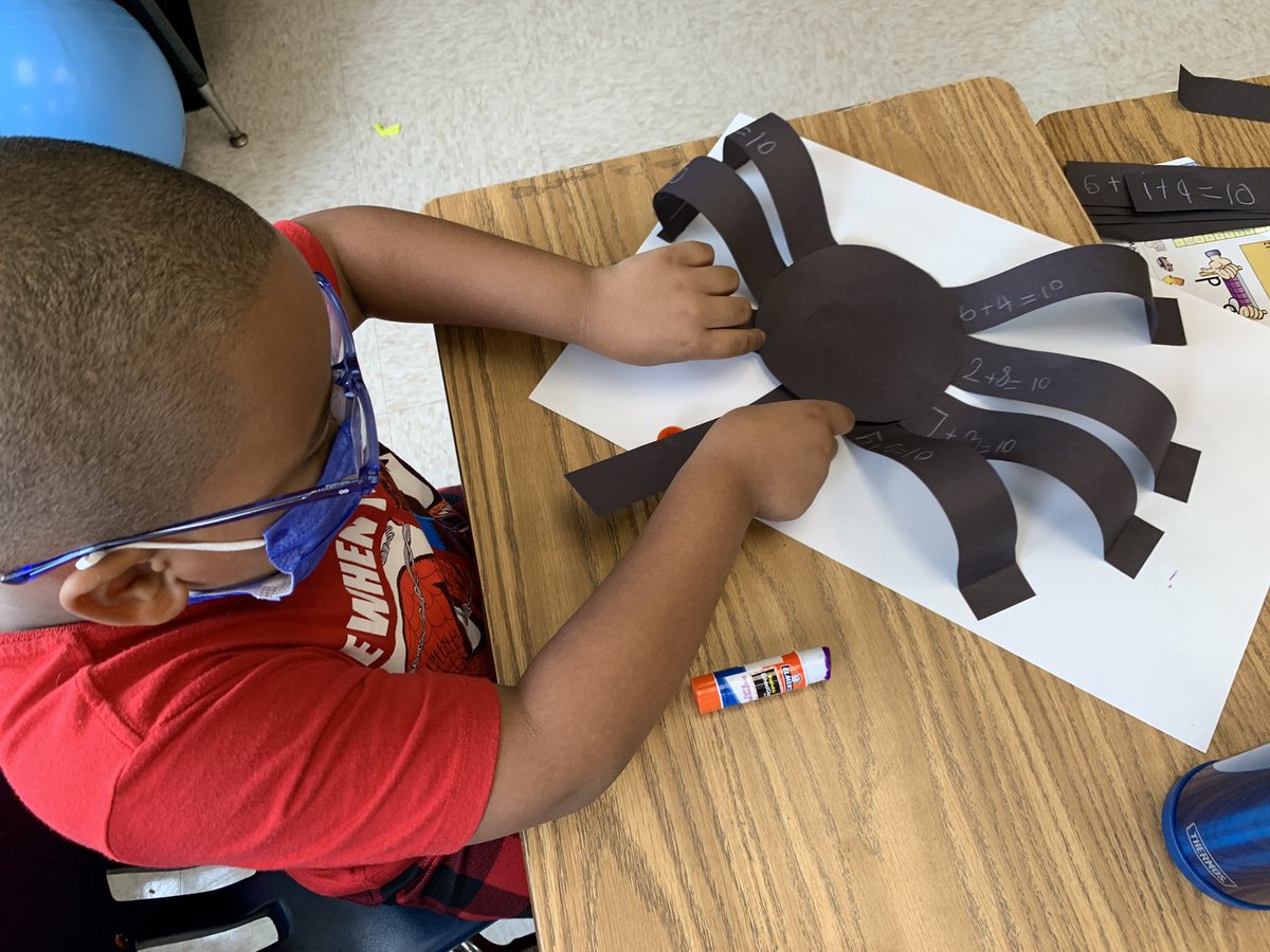 DLevitt11's tweet photo. Ways to make 10 reinforced in a fun way! The children used ten frames and counters, as well as classroom charts,  to find the different ways to Make 10. Then they listed 8 different ways on the legs of these fun spiders! @24Kath @CZawatson #proudtobeLB https://t.co/9YkZwypbIv