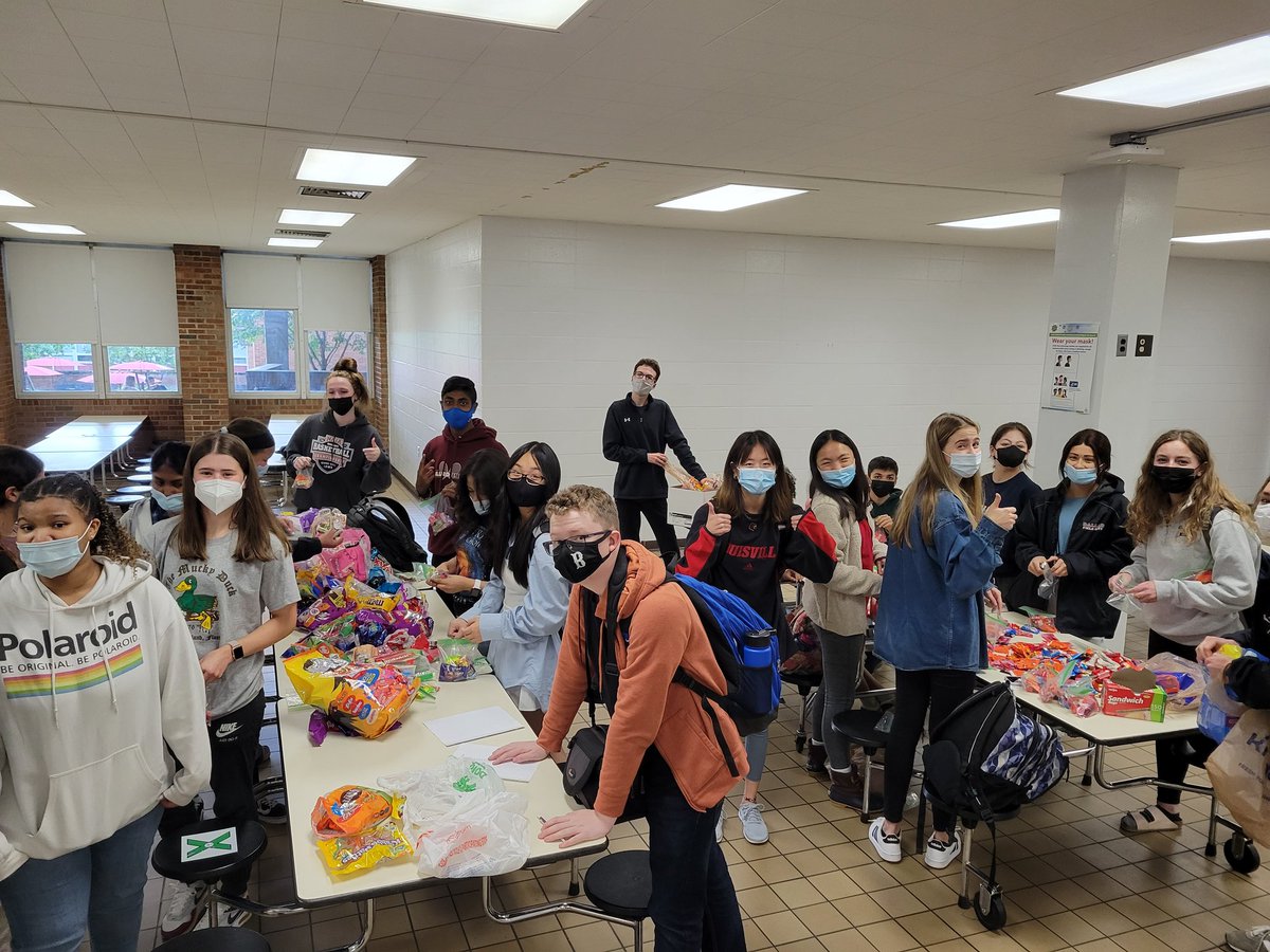 Aperson26's tweet photo. Ballard BETA Club made 600 Goodie bags to wish local nursing home residents, hospital patients and health care workers  a SPOOKTACULAR Halloween! @Bruin_Principal #BallardBruins https://t.co/llkPOFZJMM