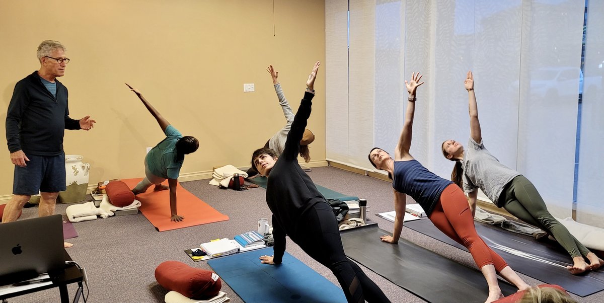 AlbertaYoga's tweet photo. An amazing group of current trainees learning which poses work for building back health! The next evidence-based training starts January 12. Learn more here: https://t.co/fWm6UewhYs https://t.co/7f6XpZ4ruL