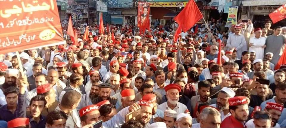 himayatullahma4's tweet photo. عوامی نیشنل پارٹی کے سابقہ ناظم اعلی حمایت اللہ مایار  مردان میں پی ٹی آئی ناآہل حکومت کے خلاف احتجاجی مظاہرے سے خطاب کر رہے ہیں https://t.co/0FwbfpE6Ui