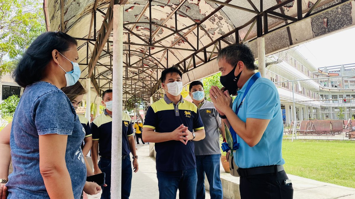 TrabahoTeam's tweet photo. ATM: #TESDAMAN @senatorjoelv visits Pangasinan State University to consult with faculty and students on resilient educational best practices that’ll equip students as they face the work force in the new normal. Ang trabaho niya ay trabaho para sa kabataang Pilipino 🇵🇭✌🏽 https://t.co/K5pUMT37qw