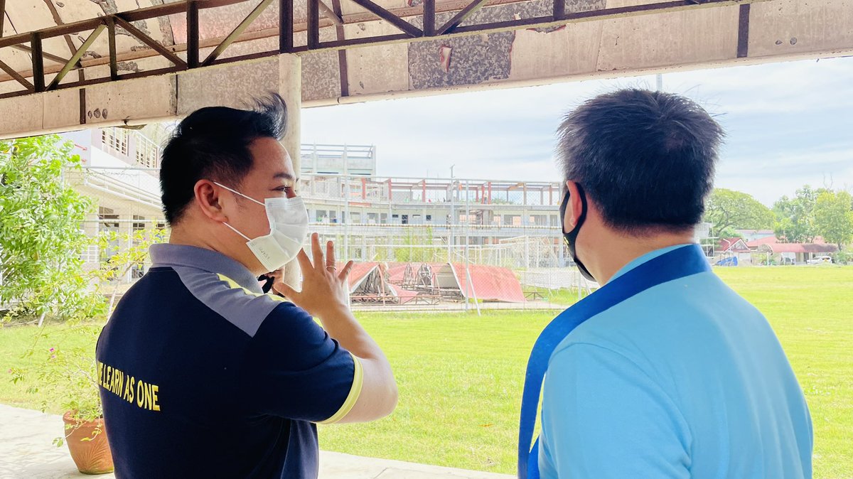TrabahoTeam's tweet photo. ATM: #TESDAMAN @senatorjoelv visits Pangasinan State University to consult with faculty and students on resilient educational best practices that’ll equip students as they face the work force in the new normal. Ang trabaho niya ay trabaho para sa kabataang Pilipino 🇵🇭✌🏽 https://t.co/K5pUMT37qw