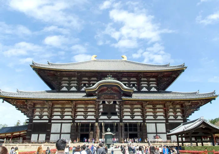 Tōdai-ji yang megah. Saat ini objek wisata yang paling banyak dikunjungi di Kota Nara dan ikon Zaman Nara. Foto: owlcation.com.