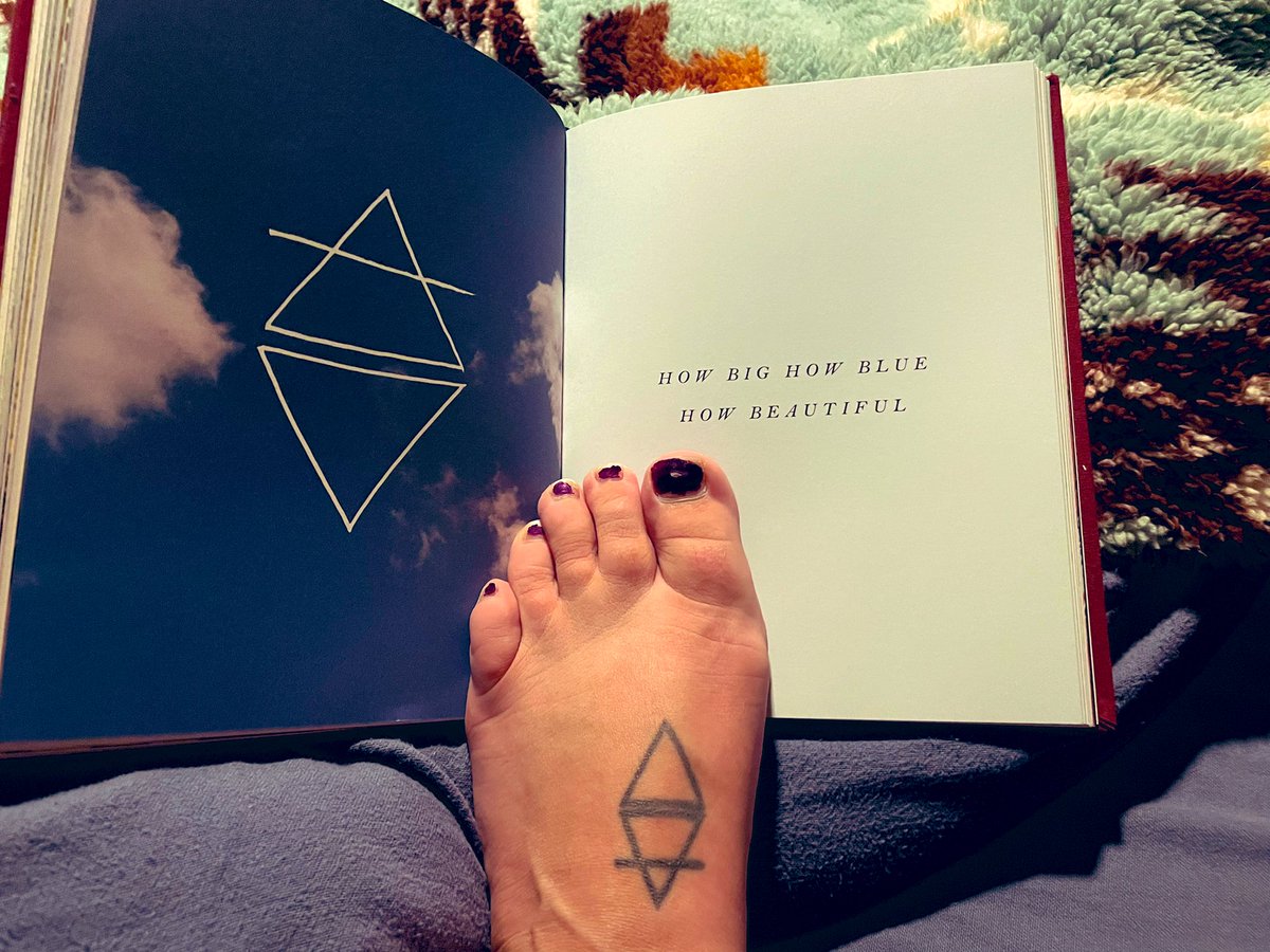 jhnnkt's tweet photo. Bubble bath tonight….2 hr massage tomorrow. And now spending some alone time with my @florencemachine bible to get some spiritual guidance and healing ❤️🩹 🙏🏻🙌🏻 self care is so vitally important! #FATM #SelfCare #UselessMagic #ERNurse https://t.co/HmaamOOJU3