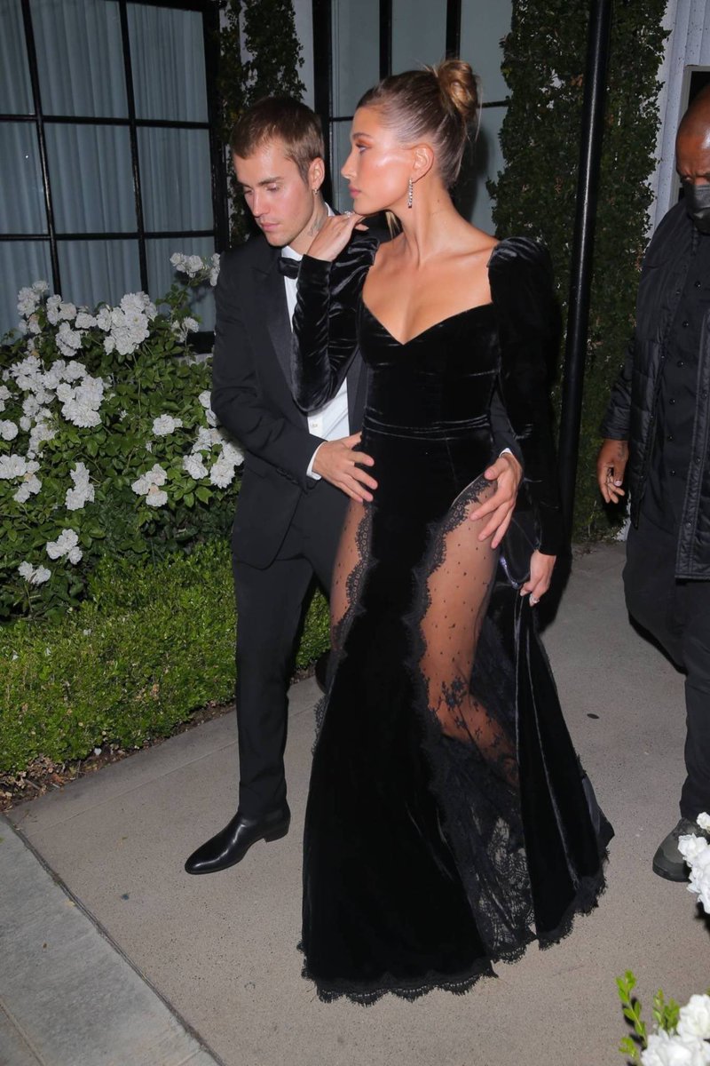 favssliz's tweet photo. justin bieber and hailey bieber https://t.co/0MTZLU7xNi