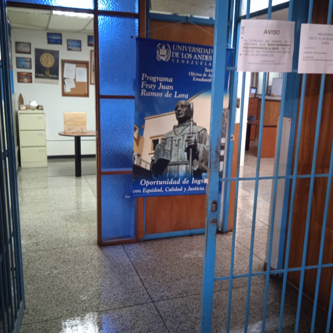 fcobongiorno's tweet photo. Hoy #25Oct reactivamos nuestra oficina del programa @frayjuanramosula #ULA #Mérida apostando y formando el futuro de Venezuela. El programa es una forma de ingreso a estudiar en la mejor universidad del Occidente y la 2da mejor del país, nuestra Universidad de Los Andes https://t.co/neX9UeTdvB