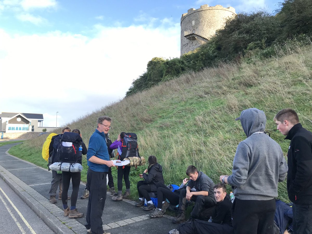 Teams reaching the end of a gruelling but rewarding three day DofE Silver expedition at Mountbatten near Plymouth - and the welcome sight of Mr Brett with well deserved cookies 🍪 and brownies for the teams! Super effort TA DofE Silver students! Congratulations 👏 👍🎉🥳 ⁦