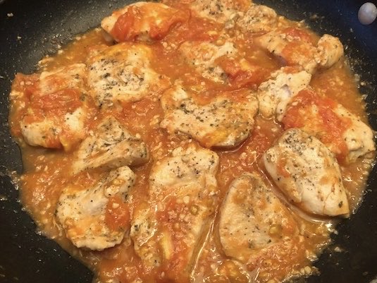KetoLife8's tweet photo. Garlic &amp; tomato chicken with homemade, home grown, tomato sauce!!  #mondaymotivation #keto #ketoforlife #pastasux 😜😎 https://t.co/EnIgPBDezi