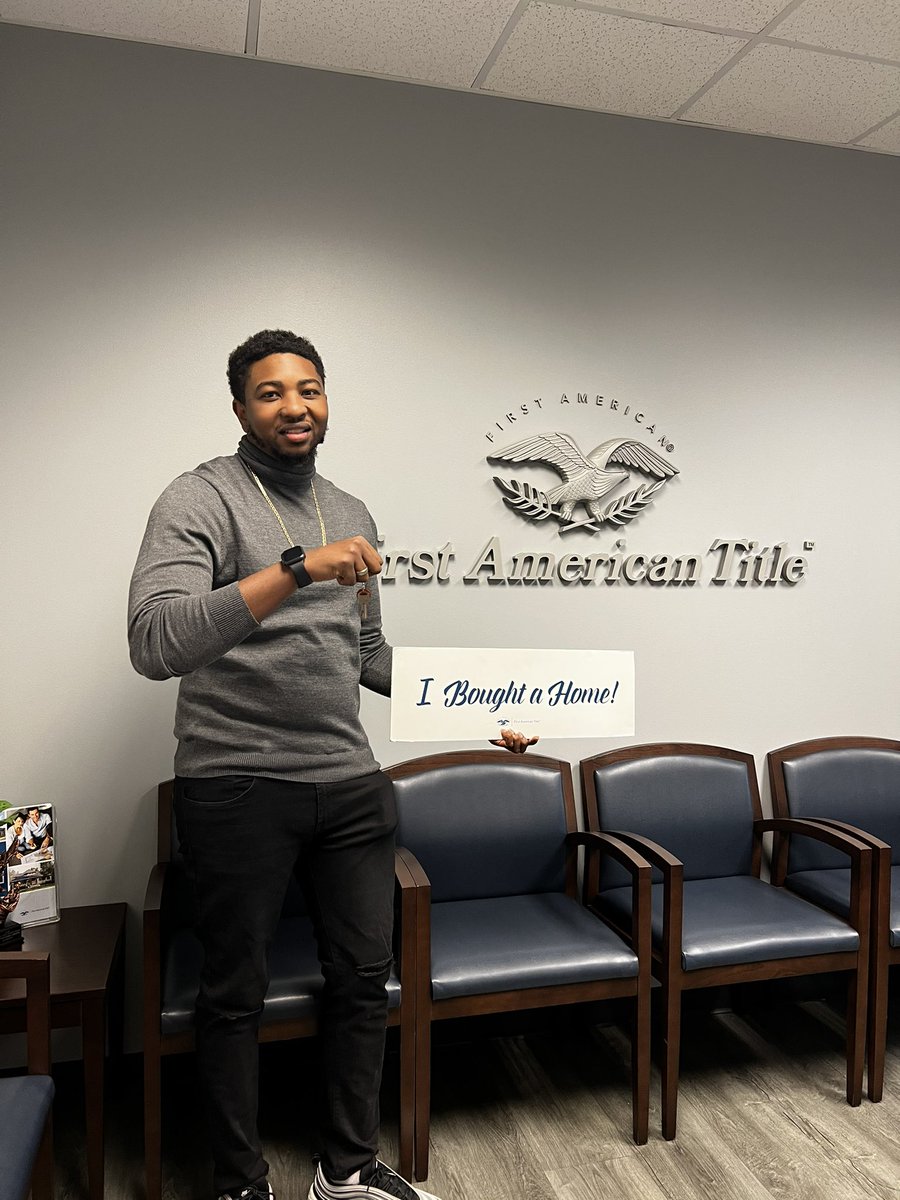 DGuilford23's tweet photo. Major 🔑 alert just closed on my first house officially a homeowner 🏠 https://t.co/V9iNq6XfY7