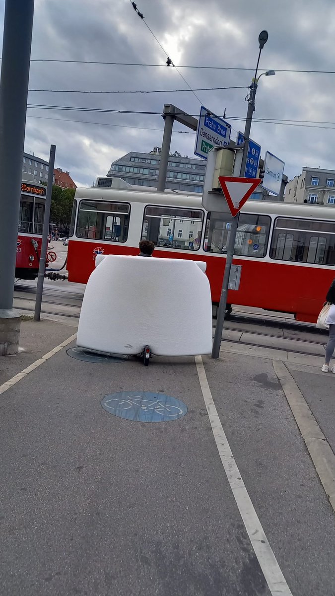 FreegoUS's tweet photo. Scooter Goals? 😅
.
What other way would you use your Own scooter?

#Scooter #Scooting #CityStreets
.
.
.

Source: Reddit Vienna https://t.co/YgQvuwensJ