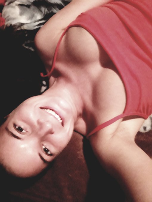 J&oacute; pihen&eacute;st fi&uacute;k&aacute;im !  😗 Puszim &amp; &Ouml;lel&eacute;s 🤗 https://t.co/Sq7biBAakX