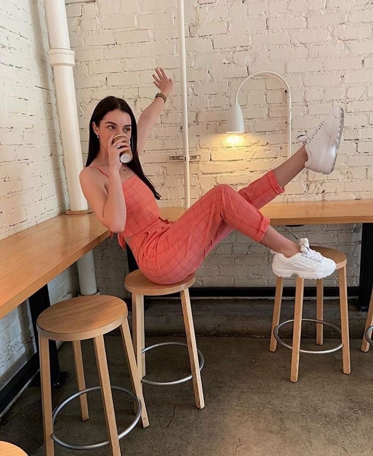 stylesarcadia's tweet photo. saw this cute girl at my local coffee shop. she’s kind of weird but i can look past that. think i’m gonna ask for her number …. https://t.co/GSidL5RStV