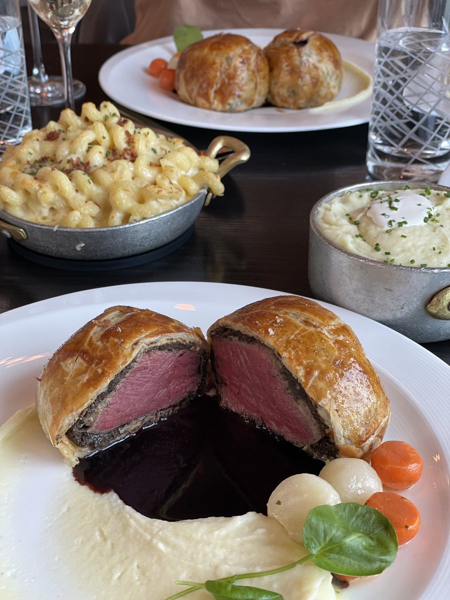 jcjennings73's tweet photo. Had the absolute pleasure of knocking 2 restaurants off my bucket list. @HellsKitchenFOX and @GordonRamsay Burgers in Planet Hollywood; both Las Vegas. The Wellington and the Truffle Burger was the best food of my life. I am so grateful for the experience thank you to both teams! https://t.co/WEZPe0RAAJ