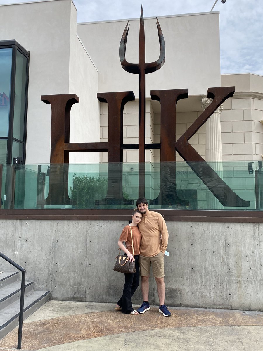 jcjennings73's tweet photo. Had the absolute pleasure of knocking 2 restaurants off my bucket list. @HellsKitchenFOX and @GordonRamsay Burgers in Planet Hollywood; both Las Vegas. The Wellington and the Truffle Burger was the best food of my life. I am so grateful for the experience thank you to both teams! https://t.co/WEZPe0RAAJ