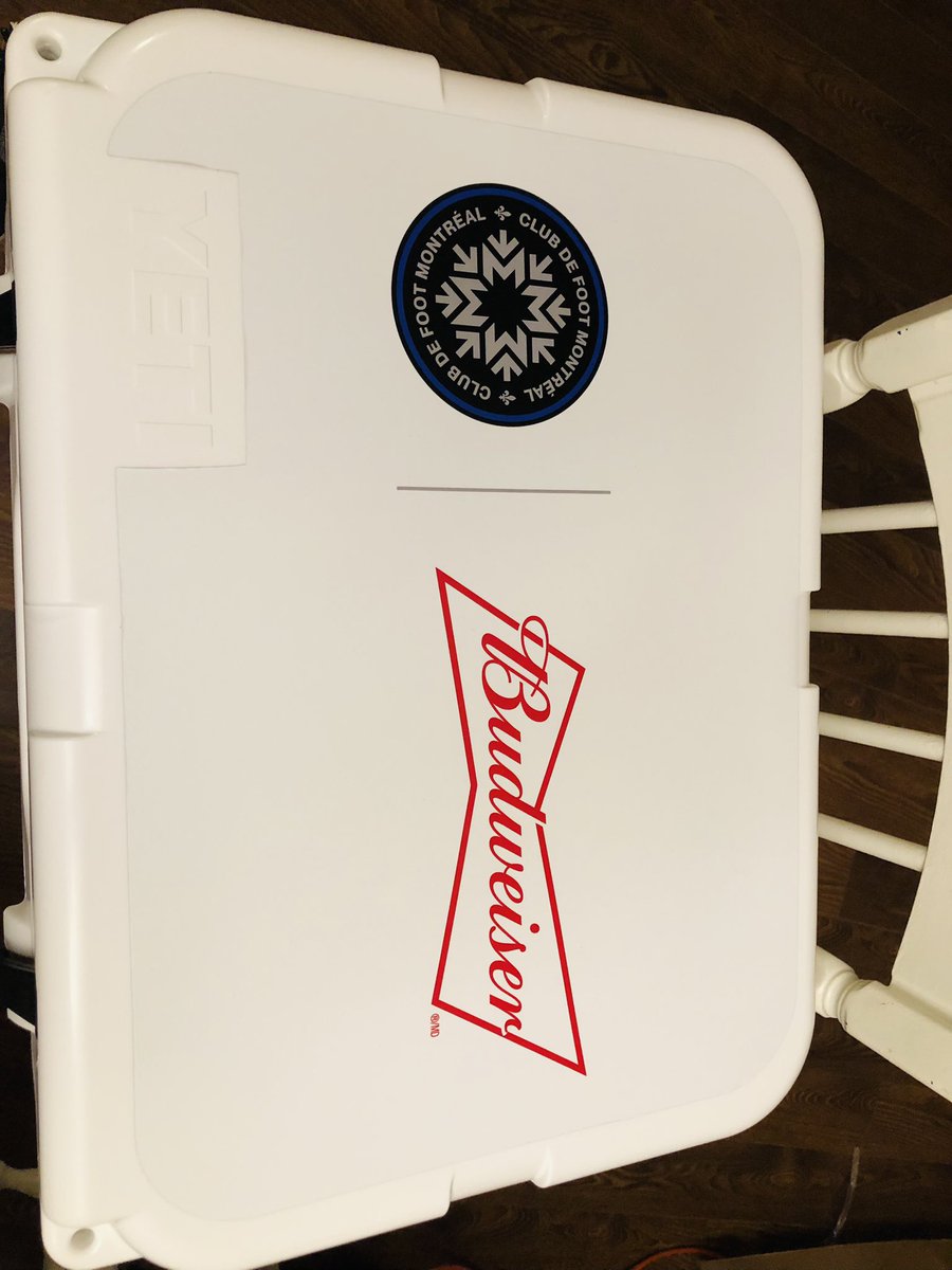 mctear_js's tweet image. Merci @clubdefootmtl et @BudweiserCanada pour ce magnifique prix 😍 Vraiment content ! 🥳 #CFMTL #FanDuMois