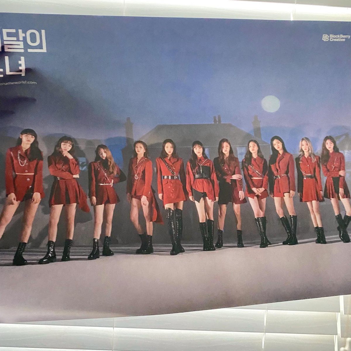 izelris's tweet photo. WTS LOONA # LIMITED ALBUM A &amp; B VER
- most inclusions (both posters, olivia, chuu, jinsoul pcs) also random heejin pc 
- price: $30 for both
- WW pay extra for shipping
- located in the US
- dm for inquiries &amp; video proof
#wtskpop #kpopwts #loonawts #wtsloona #loonaphotocard https://t.co/Re20jwGd0R