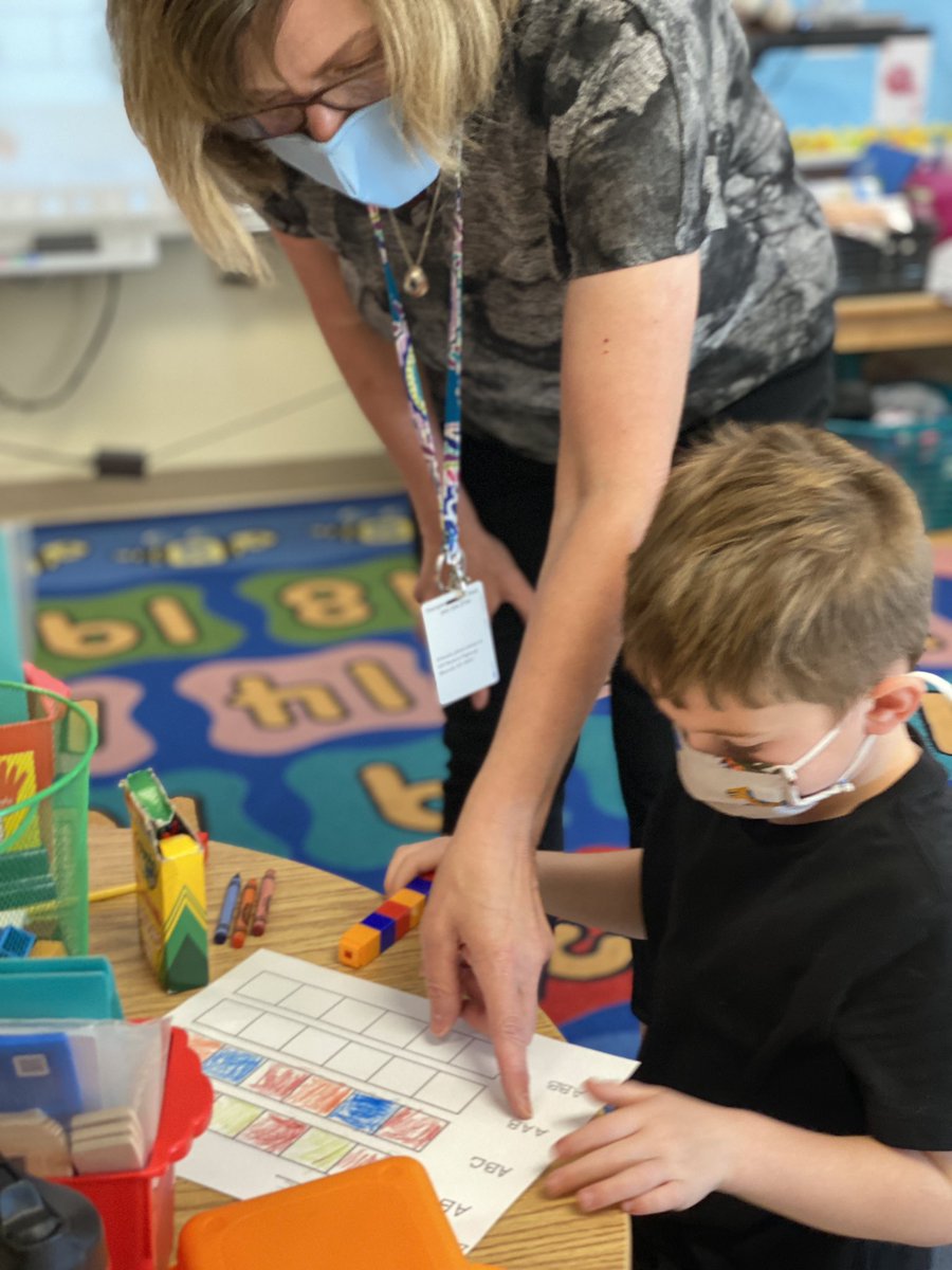 WOSnews's tweet photo. Kindergarten students are recognizing, identifying &amp; creating patterns. Children learn sequencing &amp; to make predictions. These skills lead to more complex concepts like logic structure in algebra. Patterns demonstrate the natural tendency to make sense of every day experiences. https://t.co/eeWOqr88s6