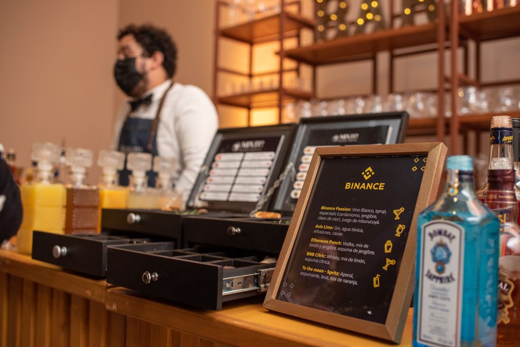 binance's tweet photo. Real-life #Binance meetups hit different tbh 😤 https://t.co/JS6UJs9c2o