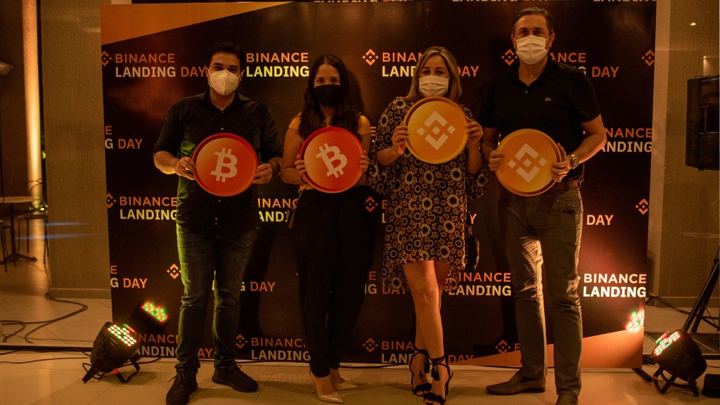 binance's tweet photo. Real-life #Binance meetups hit different tbh 😤 https://t.co/JS6UJs9c2o