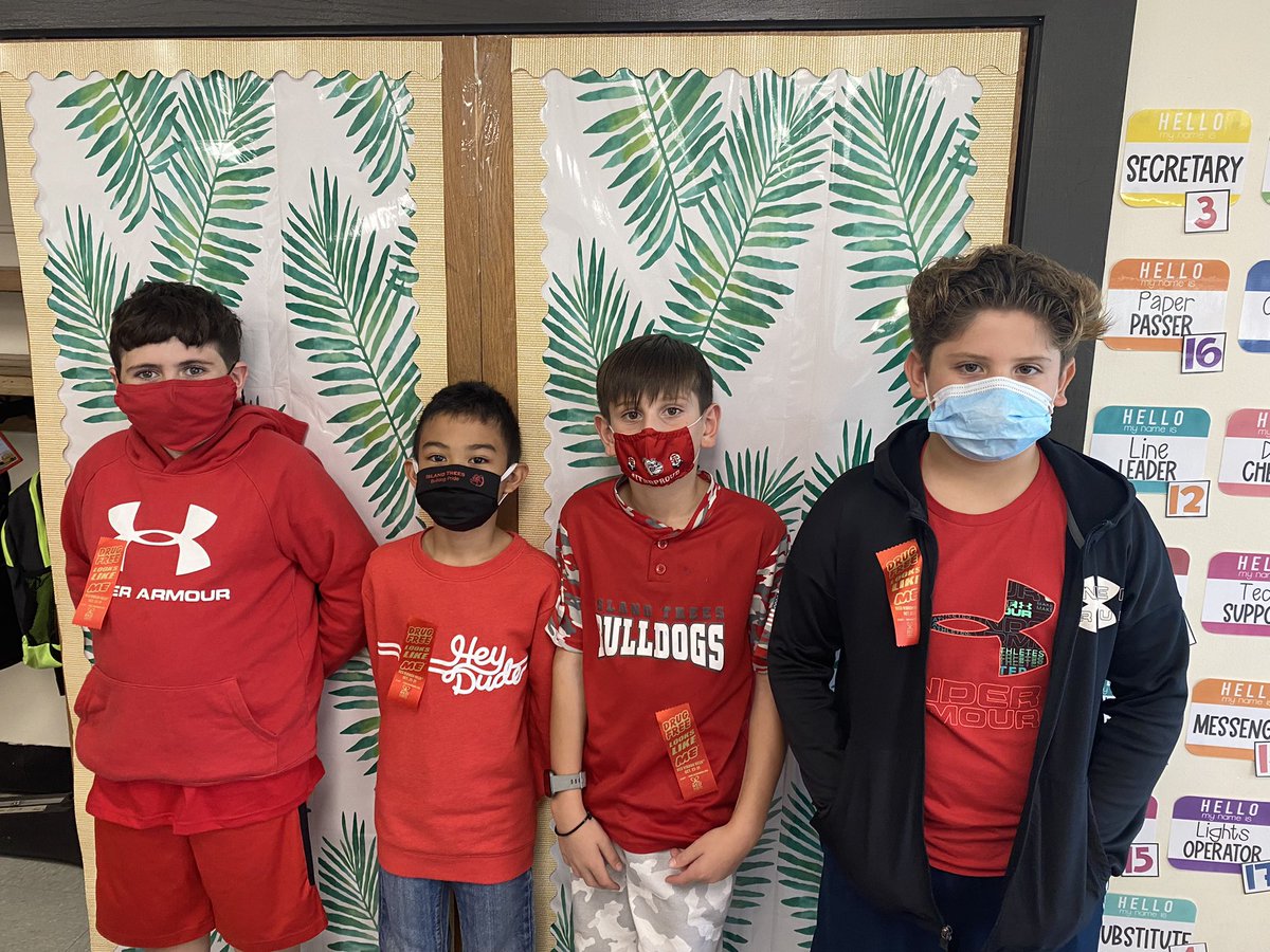 4MichelleMartin's tweet photo. Wearing red (and our school spirit gear) for the kickoff of #RedRibbonWeek! ♥️🐾 https://t.co/CPyAGi63Vn