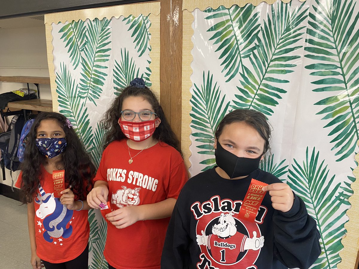 4MichelleMartin's tweet photo. Wearing red (and our school spirit gear) for the kickoff of #RedRibbonWeek! ♥️🐾 https://t.co/CPyAGi63Vn
