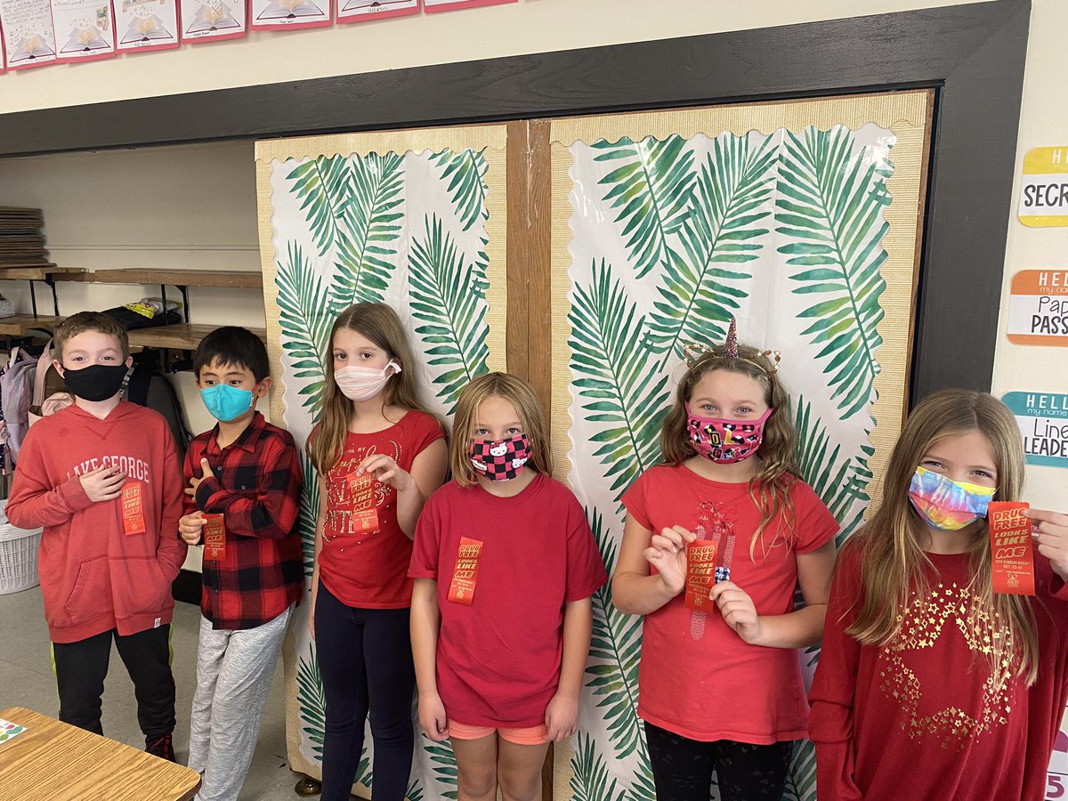 4MichelleMartin's tweet photo. Wearing red (and our school spirit gear) for the kickoff of #RedRibbonWeek! ♥️🐾 https://t.co/CPyAGi63Vn