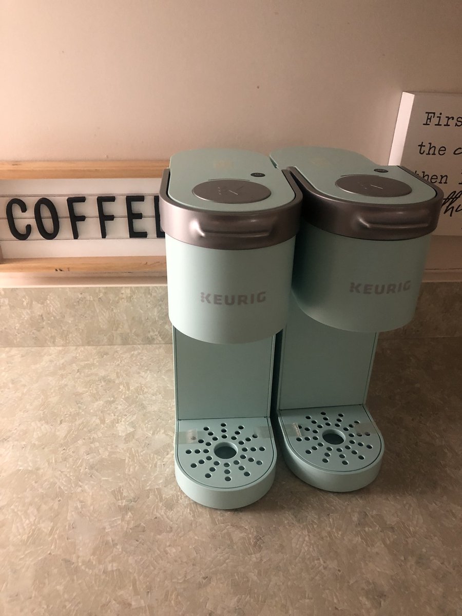 Thank you to one of our amazing parents for the donation ! <a href="/SycamoreCreekES/">Sycamore Creek ES</a> teachers … soon !!! @MsBurdeau  “Enjoy your coffee please ..” 🐊☕️🐊☕️🐊☕️🐊☕️🐊