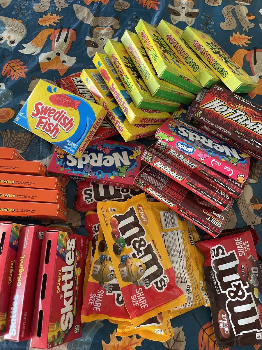 I’m ready!! Bring on the trick or treaters!! 🎃👻👽🤖💀 #kidsdeserveit #Halloween