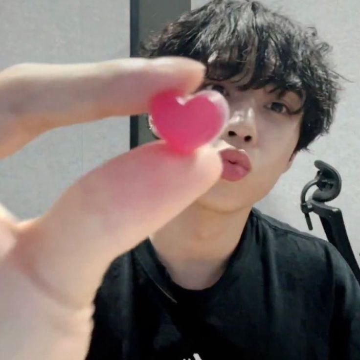 kswrecords's tweet photo. A healing thread~☀️

Love from Sunwoo https://t.co/UQWUCtrxp3