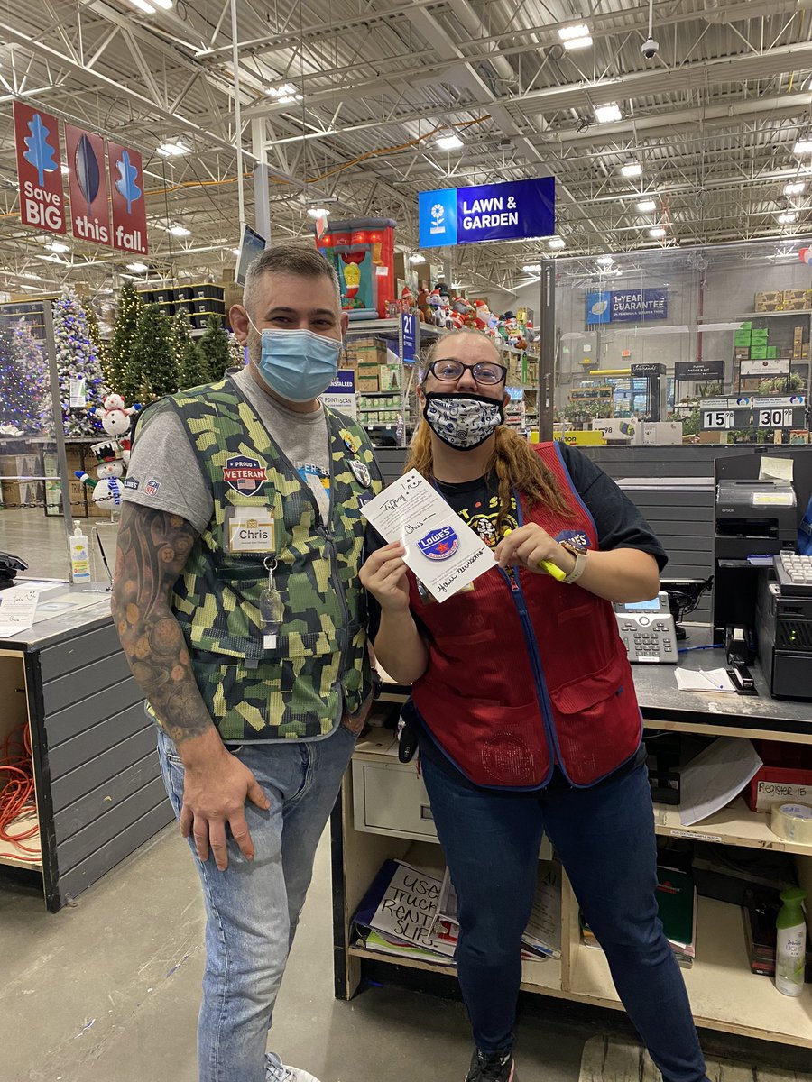 Hutch_Kimberly's tweet photo. Here is Dedham ASM Ops Chris handing out service stars to our STAR customer service desk associates, Tiffany and Jada! They are both always so friendly and embody SMART service every shift. Well deserved! Thank you! #frontendappreciation @SanjaPHopper @Bracken73P https://t.co/nHj37Yp1bM