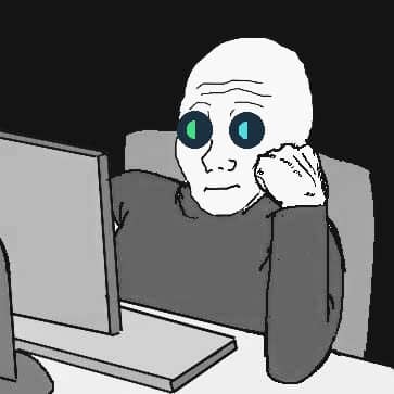 Чел сидит за компом мем. Смотрит в монитор мем. Мемы сидит за компом. Смотрит в монитор мем. Человек за компом мем.