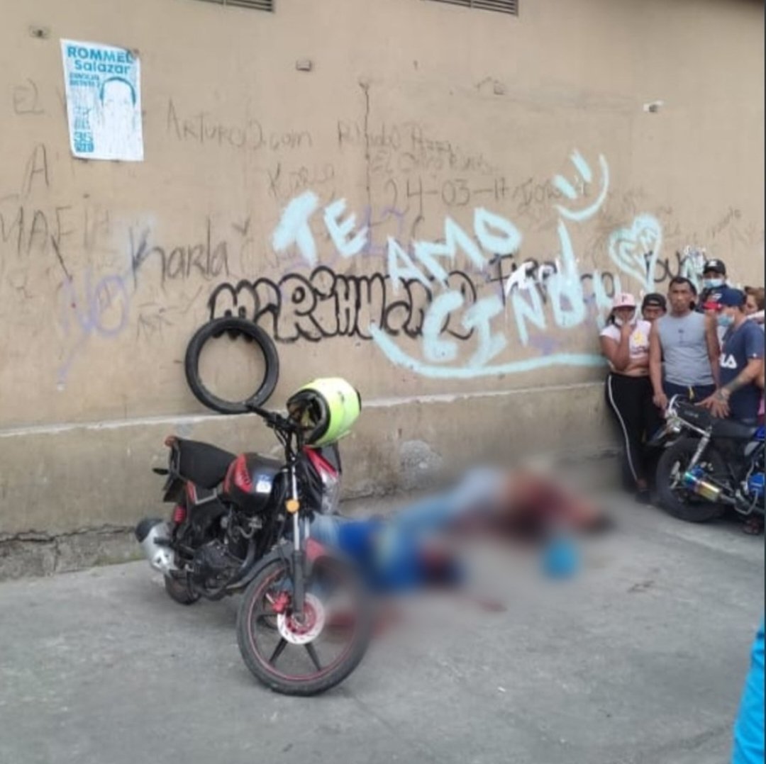 URGENTE
Asesinan a 2 hombres en la Coop. Unidos por la Paz, sector entrada de la 8, noroeste de Guayaquil. Sicarios les propinaron varios balazos. Nuevas muertes violentas en medio de un estado de excepción que cumplió una semana. 
RT <a href="/paultutiven/">Paul Tutiven Fuentes</a>