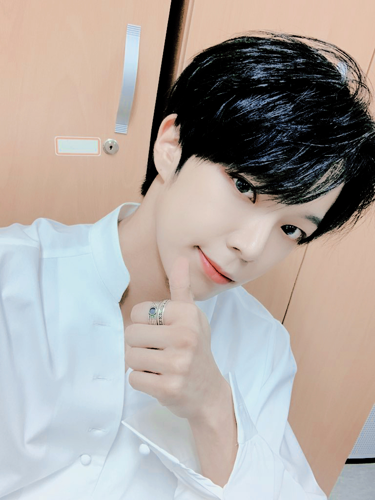 vericrazy_'s tweet photo. ㅤ･  🎧  [   𝗵𝘁𝘁𝗽𝘀:  //  𝘃𝗲𝗿𝗶 ⠀𓍼⠀ crɑzy  ❫   ᠉   #EROS  plɑylist. 

Tengo que decir que #𝐍𝐄𝐕𝐄𝐑𝐋𝐀𝐍𝐃WPEARL me devuelve las ganas de vivir que me faltan los lunes, cien por ciento recomendada ofc. https://t.co/vwLFiqvDLh