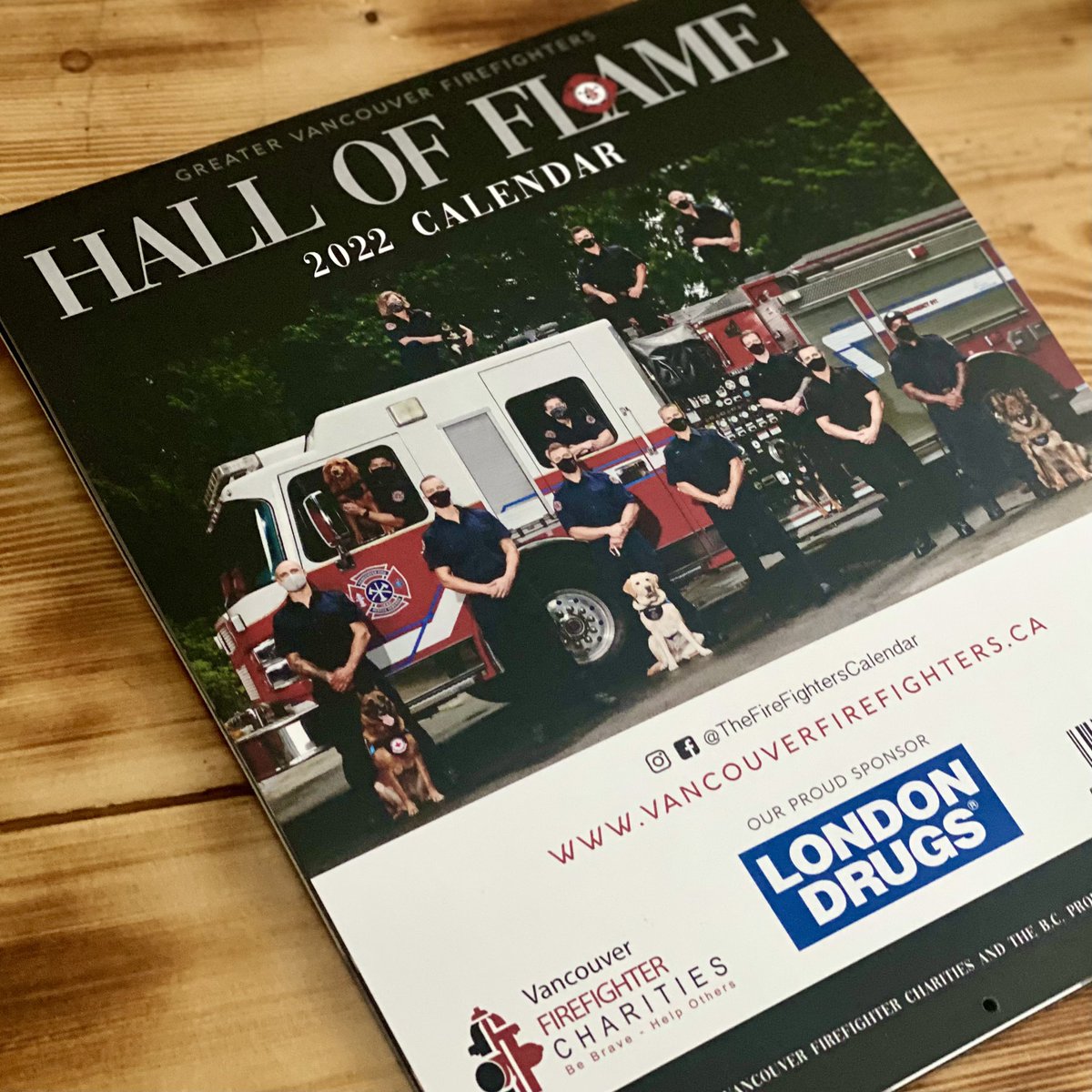 james_vancity's tweet photo. #CautionHot
🚒 Do you like firefighters?
🚨Do you like fire-dogs?
✅ Do you want to empower your community with support programs that provide food security & welfare enhancements?
#VanFireCharities’ 2022 Hall of Flame Calendar is now available on our website (in bio). https://t.co/Juy75KZsRf