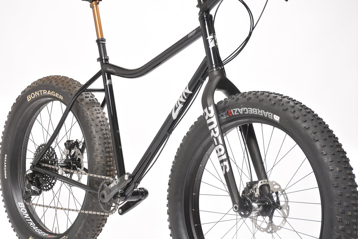 zinncycles's tweet photo. The Fat Cat is our custom Fat Bike. The age of the Fat Bike is here, and Zinn Cycles makes exquisite fat bikes in steel or titanium.

#bigandtallbike #titaniumbicycle #custombicycle #bouldermadebikes #madeinamerica #zinncycles #bikefortall https://t.co/7S62FWjzAa