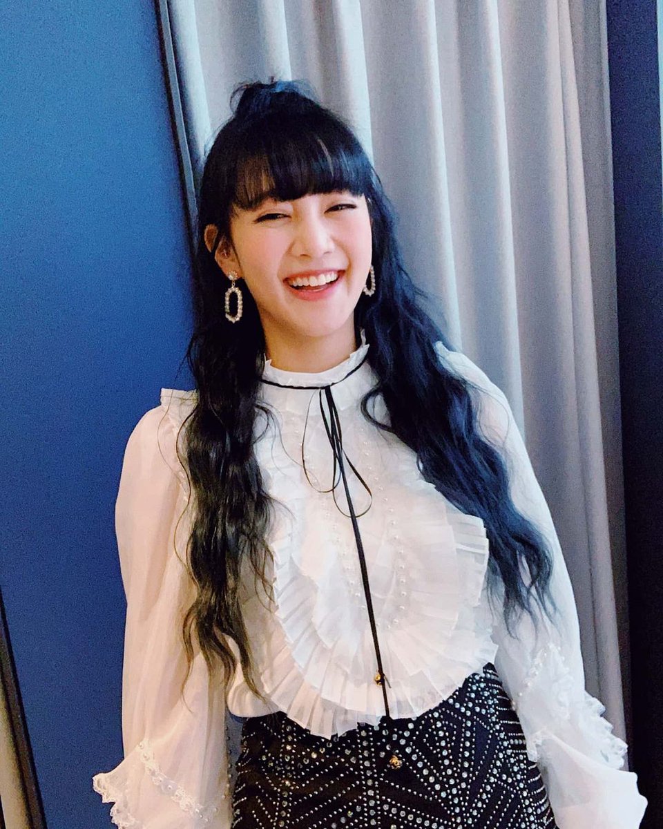 weglowing_twt's tweet photo. 🦁  *   —   (  𝓰  )   𓂃  𝗹𝗼𝘄𝗶𝗻𝗴   𓂅   n.    𓄼   ᥱw   ★'   ᥱ  𓌅   𝕧𝕖𝕟𝕥  う    #ASAPCHARM __,, #STAYCHARMCB !

Asahi se puso sus mejores trapitos para venir a apoyar a estas bellezas en su gran regreso, muchas felicidades bebés, muy buena suerte para hoy. https://t.co/RZmkacuP5k