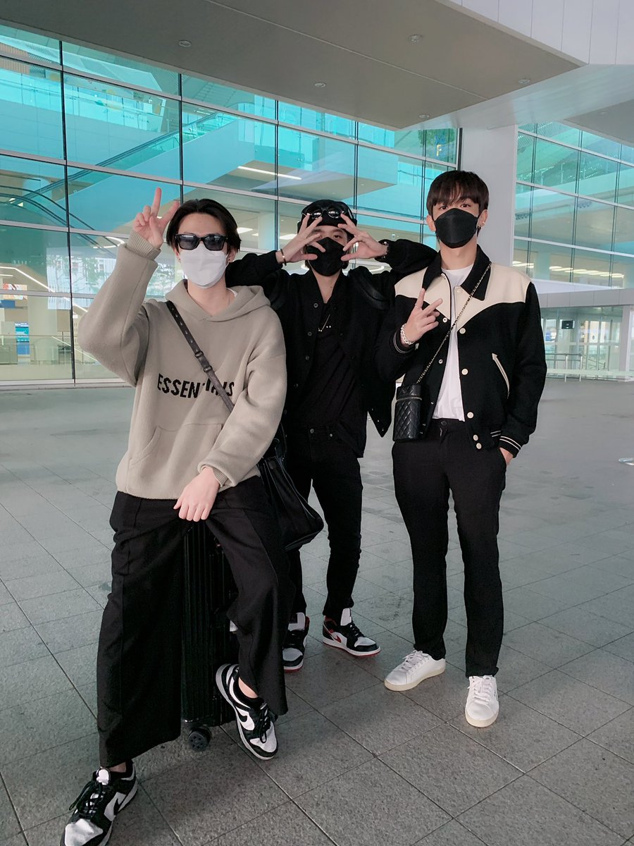 4NOLOGUE's tweet photo. Arrival in Seoul 😎

#TRINITY_TNT
#TRINITYStory
#4NOLOGUE https://t.co/PlGCoL5dXB
