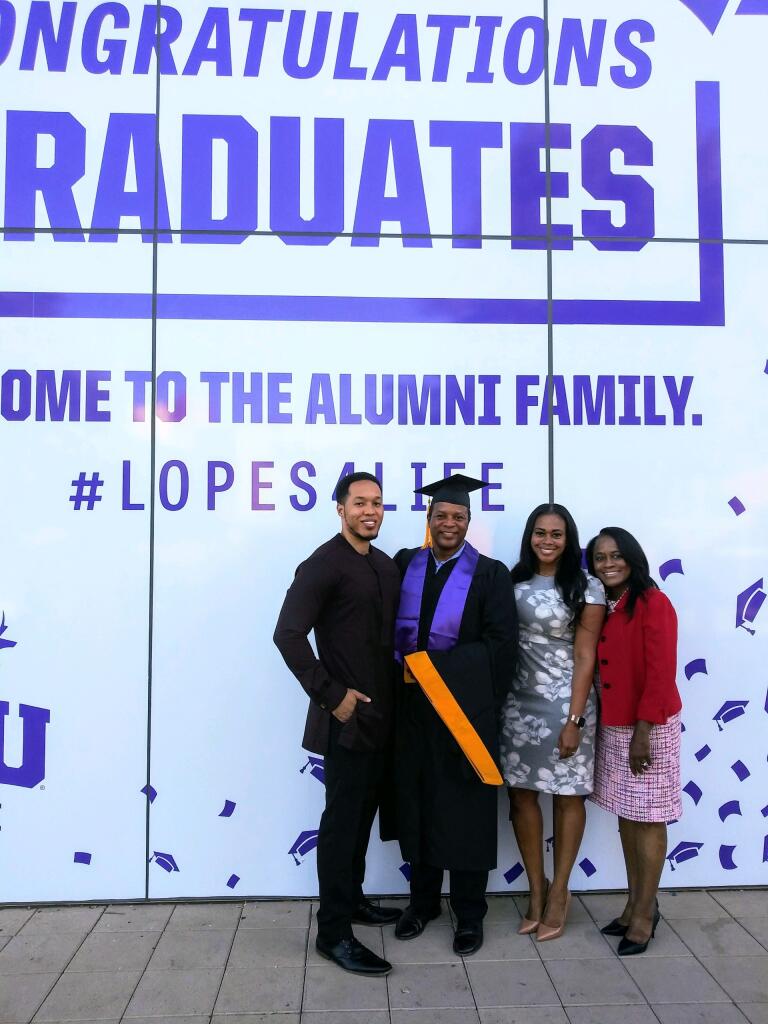 MRSCN3's tweet photo. My #gcugrad with the fam!!! https://t.co/TSxQTrHLMH