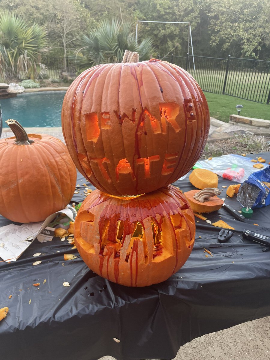 <a href="/SoftballLovejoy/">Lovejoy Leopard Softball</a> Pumpkin carving contest!! The most retweets wins!! Please retweet!!!