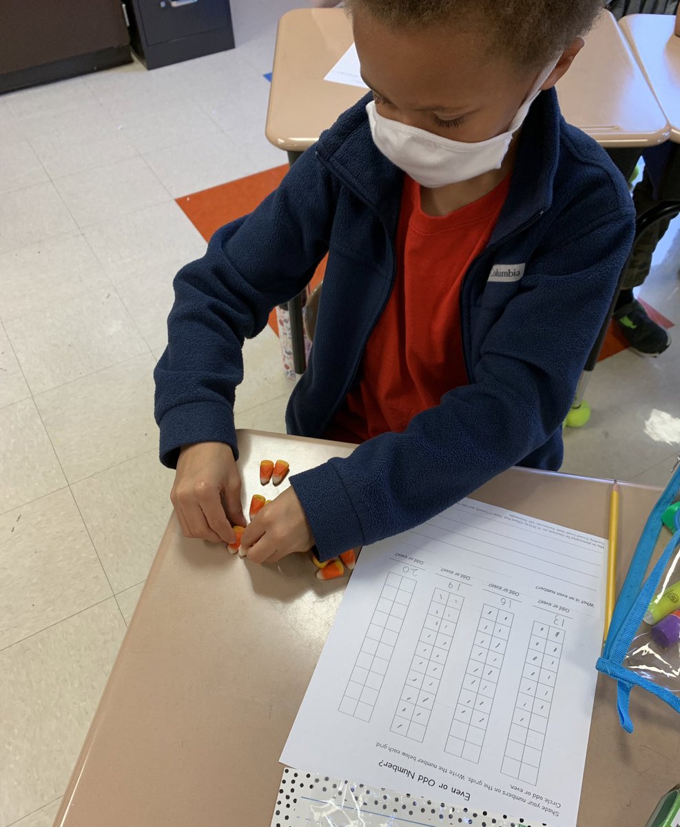 BCEmsharbin's tweet photo. We had so much fun exploring even and odd numbers by creating equal groups with candy corn! 🎃@goostreek @SusanLoveless23 @epps_season https://t.co/YRuBCJvCA9