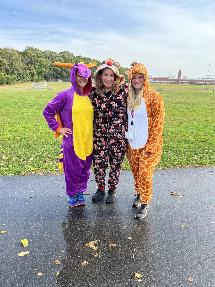 RjoSchool's tweet photo. Spirit Week!  #pajamaday @KPCSDAthletics @RJOPride https://t.co/56RbodPd1j