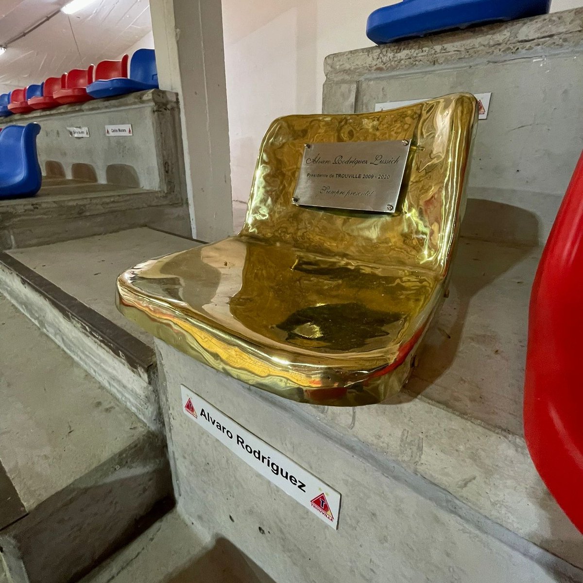 TODOS JUNTOS ES TODOS JUNTOS 🙌🏼. Como siempre quisiste. Por eso en los 💯 y más que nunca, estás con nosotros ‼️ALVARITO ETERNO ❤️ #TrouvilleSomosTodos #100preTrouville