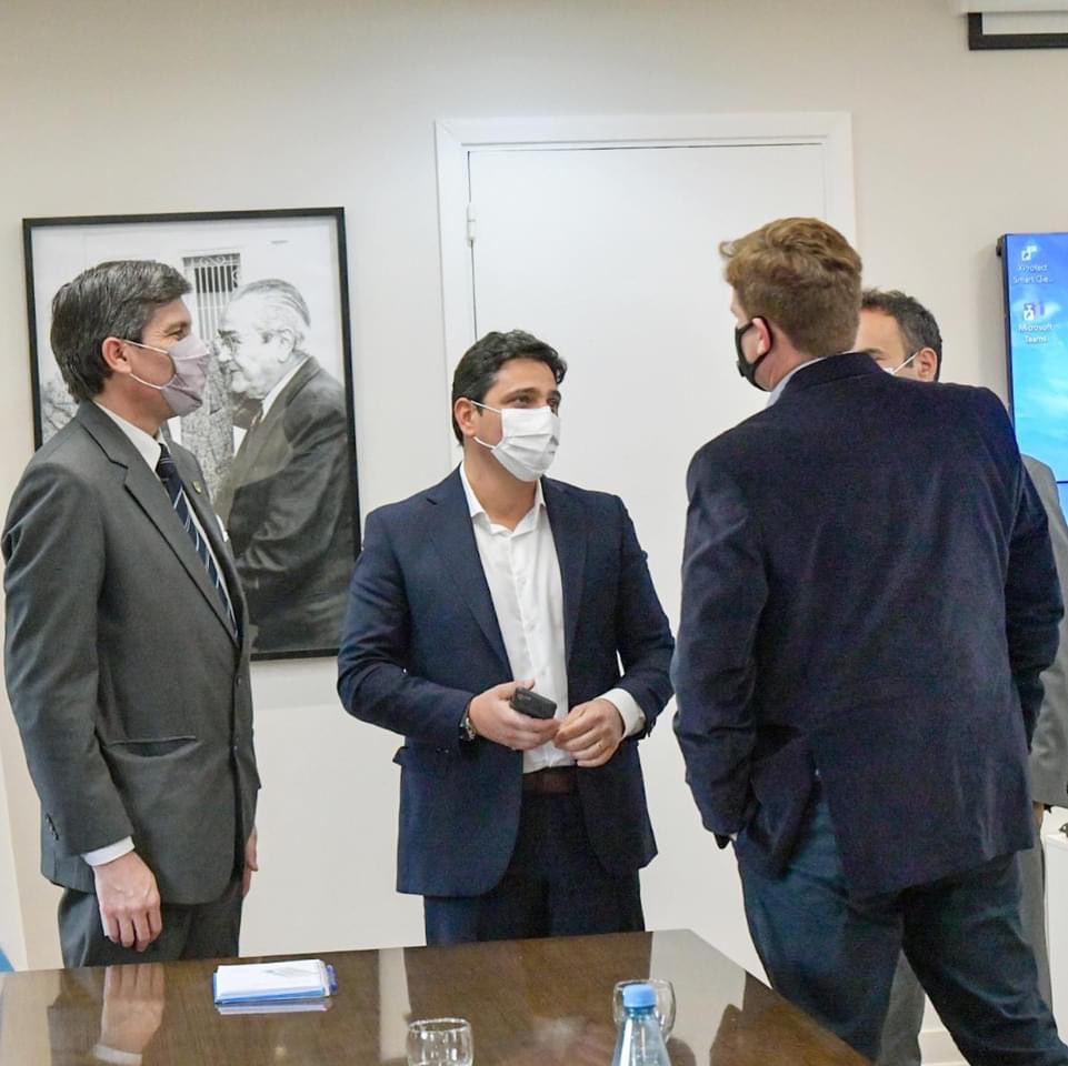 fdearma's tweet photo. Los delegados de Morón, Ituzaingo y Merlo de la Defensoria del Pueblo de Buenos Aires, nos reunimos con el Presidente de Trenes Argentinos, Martín Marinucci, le trasmitimos las inquietudes de los vecinos de la Provincia por donde circula el Tren Sarmiento. https://t.co/4jf7VMNBLm