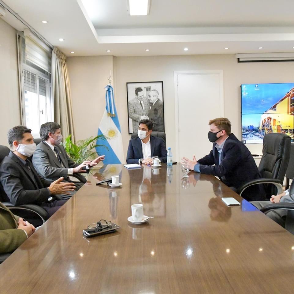fdearma's tweet photo. Los delegados de Morón, Ituzaingo y Merlo de la Defensoria del Pueblo de Buenos Aires, nos reunimos con el Presidente de Trenes Argentinos, Martín Marinucci, le trasmitimos las inquietudes de los vecinos de la Provincia por donde circula el Tren Sarmiento. https://t.co/4jf7VMNBLm