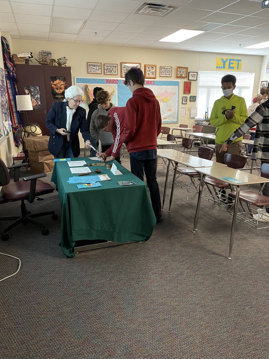 avisballiet's tweet photo. Today we signed the #Constitution in the #ConstitutionalConvention during our #learningsimulation. As #delegates we #debated the #7principles of govt and #GreatCompromise. Today culminated in arguments of #Federalists vs #AntiFederalists. @WylieISD_SS @McMillanJHMC https://t.co/9BRifnTknd