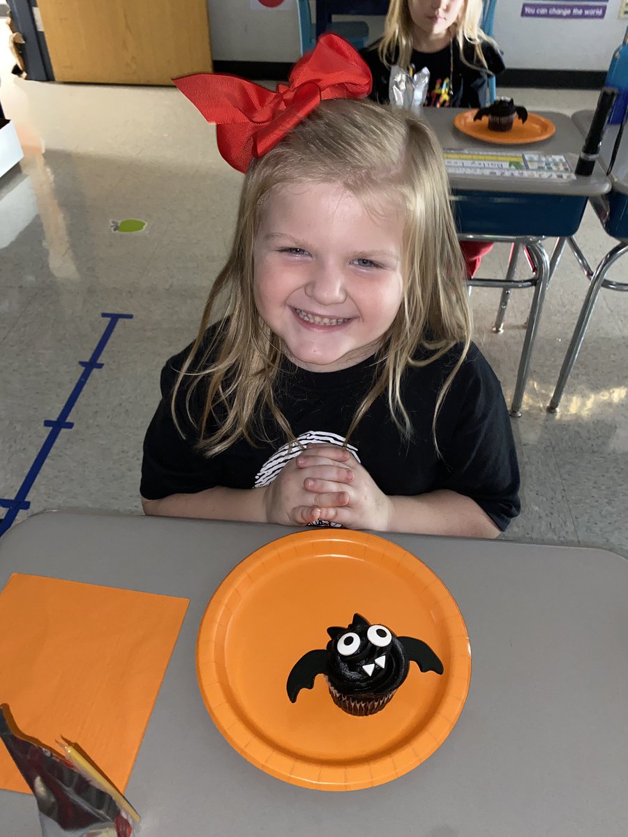 SKAnthonyNBES's tweet photo. Bat Day = Best Day! 🖤🦇🖤 https://t.co/nLOl29uIBj